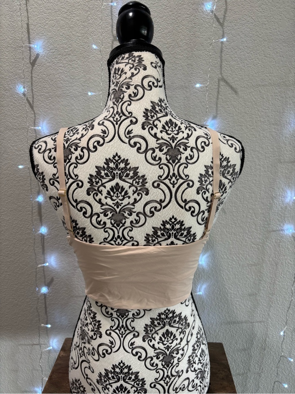 Victoria's Secret Nude Seamless Crop Camisole - Picture 2 of 5